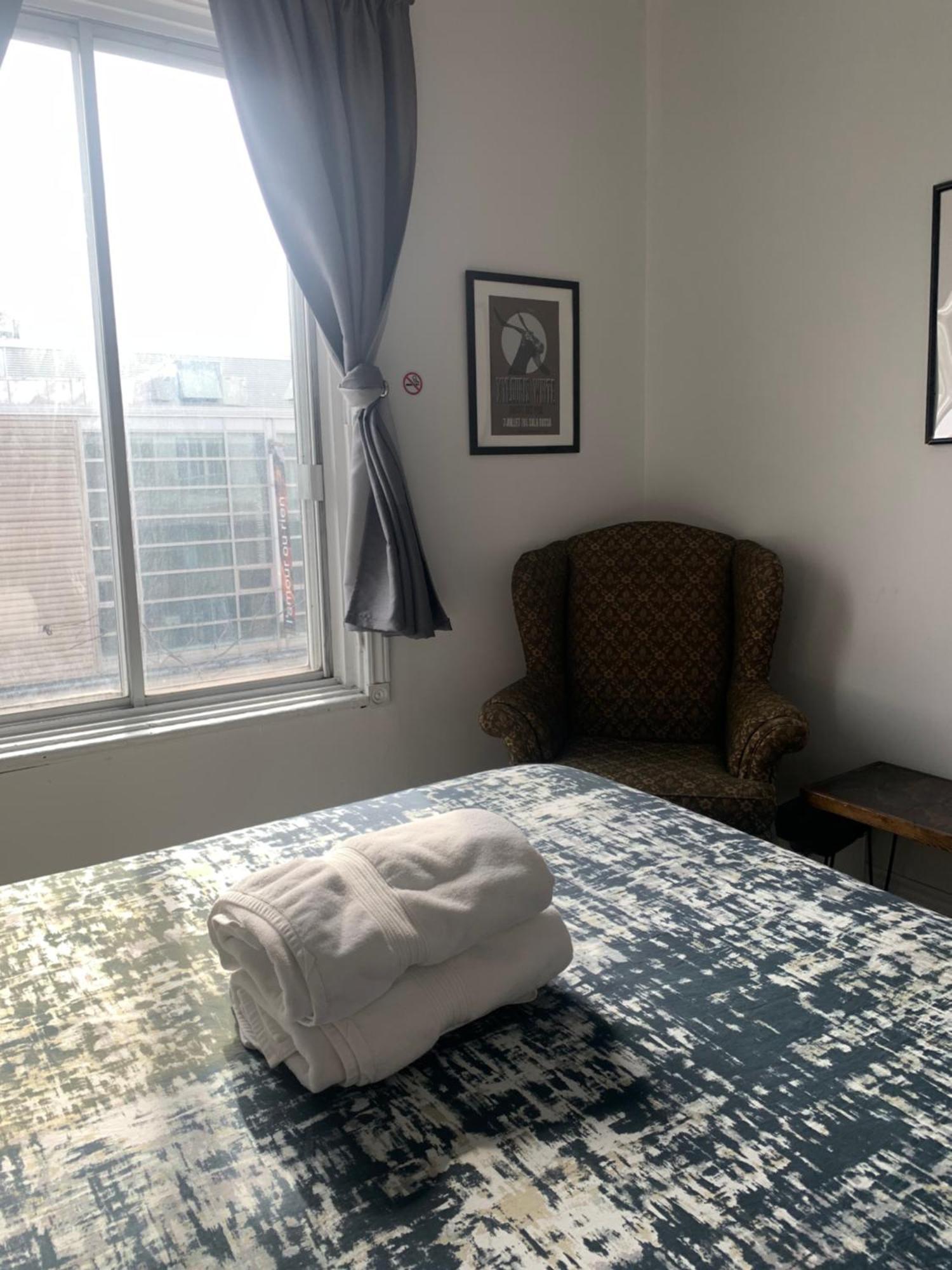 Pensione Popolo Montreal Luaran gambar